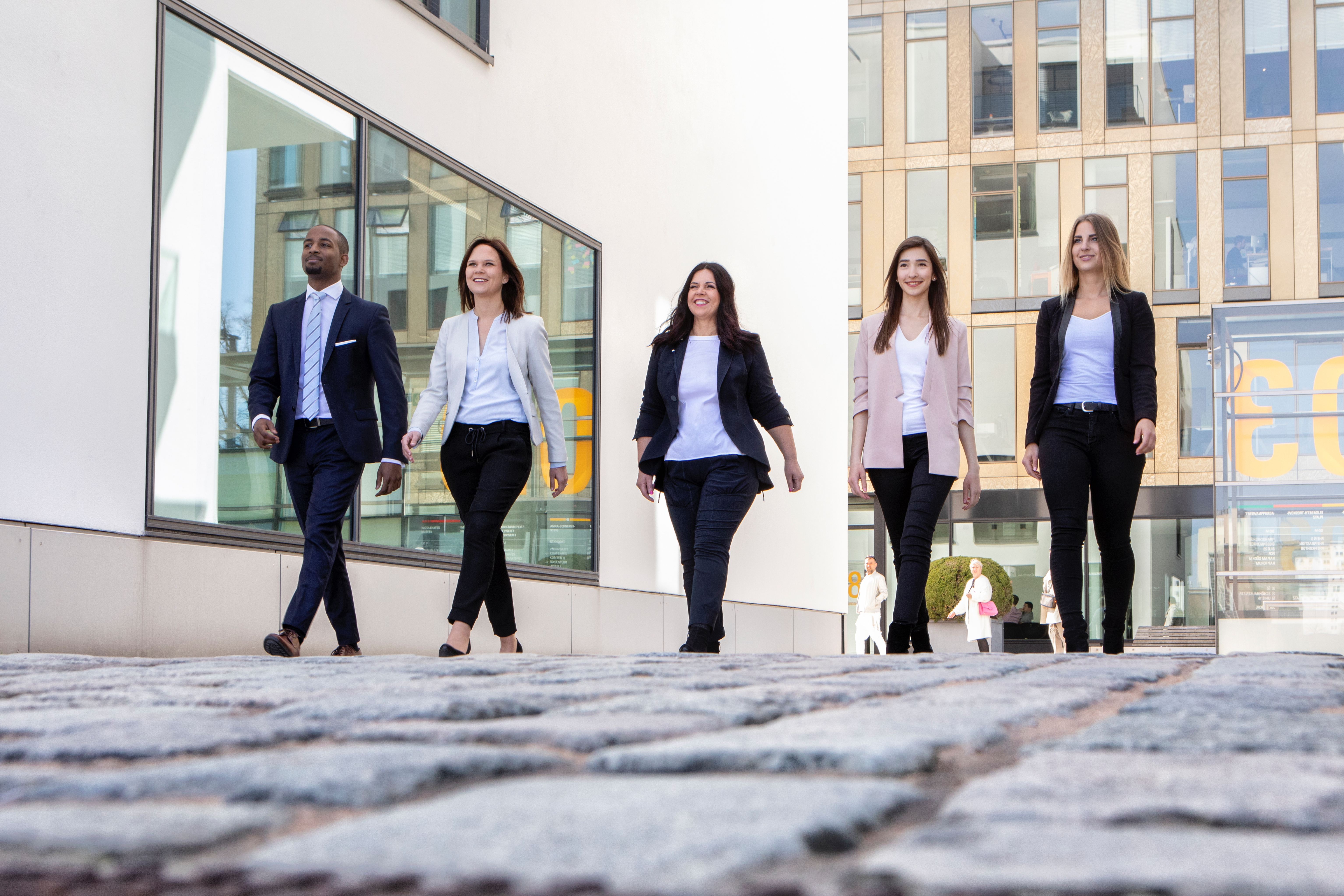Regina Volz Jana Schmidt Endale Gobze Eda Calhan Jennifer Kaup Rheinauhafen Volz Personalberatung Headhunting Headhunter Recruiting Direktansprache Coaching Karriere Führung Führungskräfte Executive Search DISG Köln Düsseldorf
