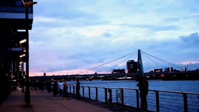 Kölner Lichter 2019 Feuerwerk Rheinufer Personalberatung Headhunting Headhunter Recruiting Direktansprache Coaching Consulting Karriere Karriereagentur Führung Führungskräfte Executive Search DISG Köln Rheinauhafen Düsseldorf Regina Volz