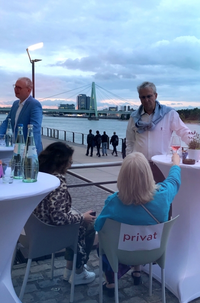 Kölner Lichter 2019 Feuerwerk Rheinufer Personalberatung Headhunting Headhunter Recruiting Direktansprache Coaching Consulting Karriere Karriereagentur Führung Führungskräfte Executive Search DISG Köln Rheinauhafen Düsseldorf Regina Volz